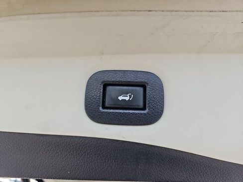 Used 2019 Nissan Rogue SV w/ Sun & Sound Touring Package FWD image 34
