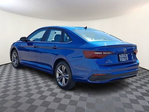 Used 2024 Volkswagen Jetta SE FWD image 4