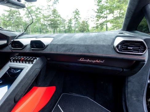 Used 2021 Lamborghini Huracan STO RWD image 37