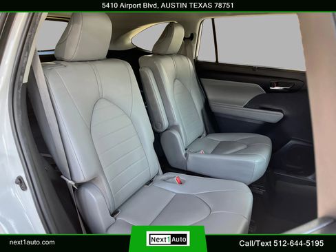 Used 2020 Toyota Highlander XLE FWD image 32