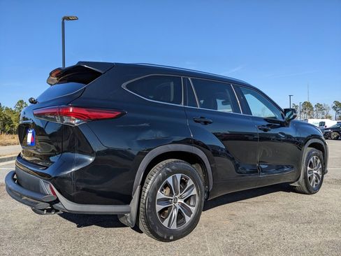 Used 2021 Toyota Highlander XLE image 20
