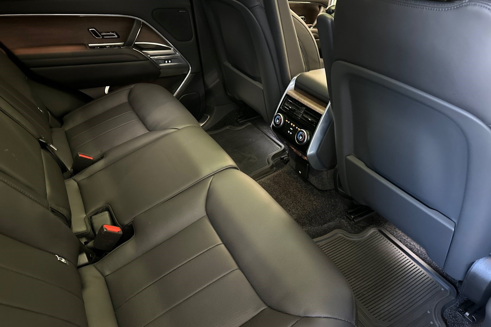 Used 2025 Land Rover Range Rover SE AWD/4WD image 34