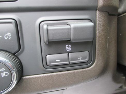 Used 2025 Chevrolet Suburban LS w/ Max Trailering Package AWD/4WD image 16