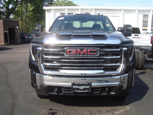 New 2026 GMC Sierra 3500 SLE w/ SLE Convenience Package AWD/4WD image 3