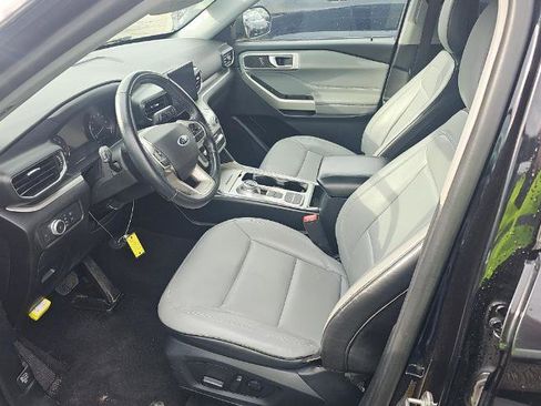 Used 2021 Ford Explorer XLT w/ Equipment Group 202A RWD image 8