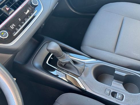 Used 2025 Toyota Corolla LE image 39