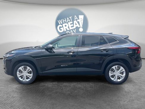 Used 2024 Chevrolet Trax LS FWD image 6