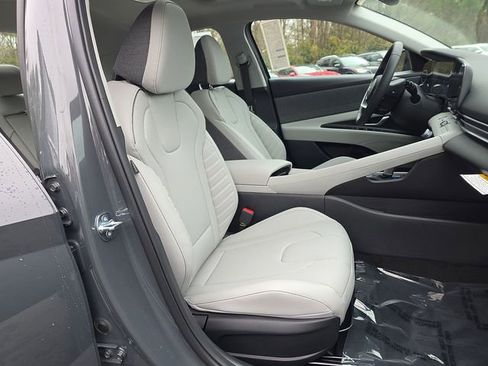 New 2026 Hyundai Elantra Limited FWD image 19