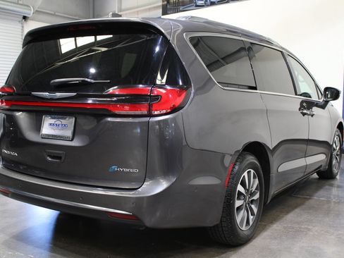 Used 2021 Chrysler Pacifica Touring-L FWD image 10