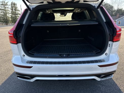 Used 2020 Volvo V60 T6 R-Design w/ Advanced Package image 19