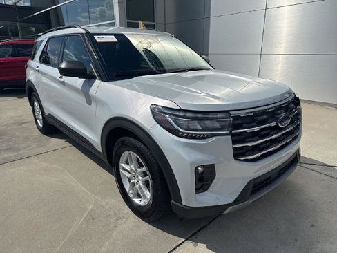 Certified 2026 Ford Explorer Active w/ Active Comfort Package RWD image 1