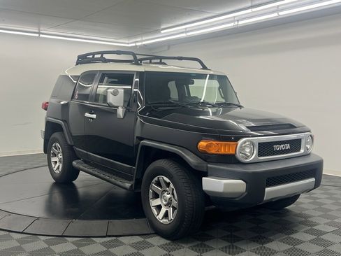 Used 2014 Toyota FJ Cruiser 4WD image 2