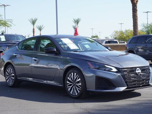 Certified 2025 Nissan Altima 2.5 SV FWD image 4