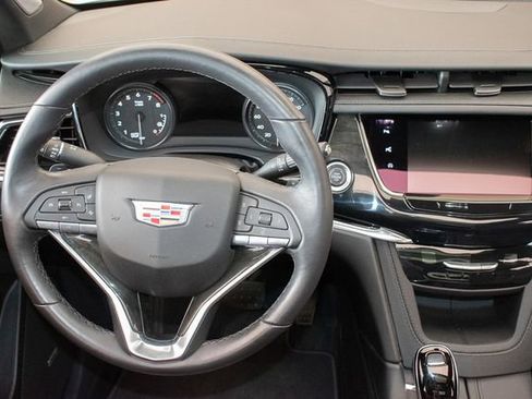 Used 2023 Cadillac XT6 Premium Luxury w/ Technology Package AWD/4WD image 18