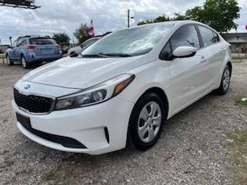 Used 2017 Kia Forte LX image 4