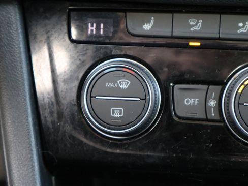 Used 2024 Volkswagen Jetta SE w/ Panoramic Sunroof Package image 24