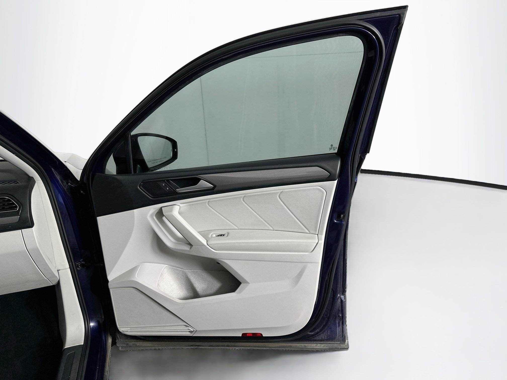 Used 2022 Volkswagen Tiguan SE FWD image 32