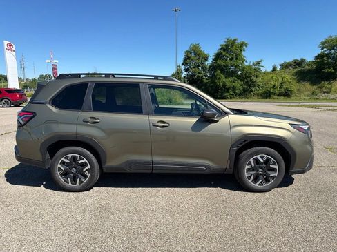 Used 2025 Subaru Forester Premium w/ Convenience Package #1 AWD/4WD image 5