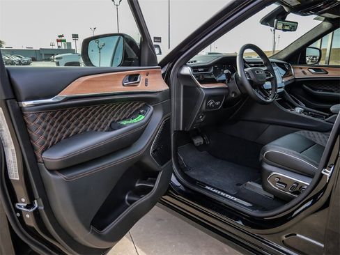 New 2026 Jeep Grand Cherokee Summit image 31