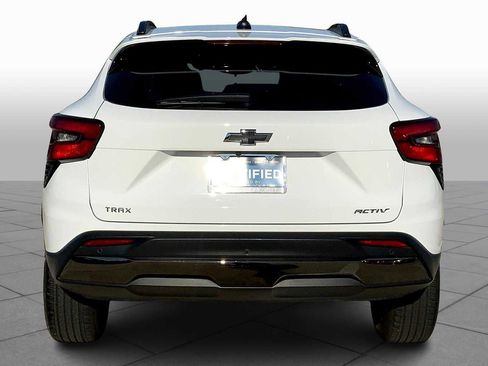Used 2025 Chevrolet Trax ACTIV w/ Sunroof Package FWD image 3