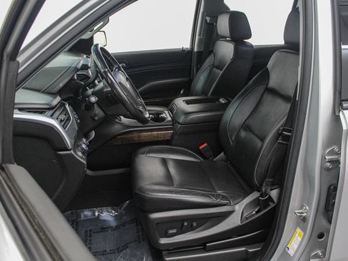 Used 2020 Chevrolet Tahoe LT w/ RST Edition AWD/4WD image 22