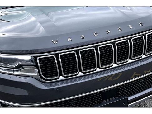 Certified 2024 Jeep Wagoneer L Series III w/ Flexible Seating Group AWD/4WD image 34