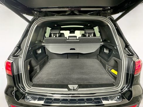 Used 2025 Mercedes-Benz GLB 250 4MATIC image 25