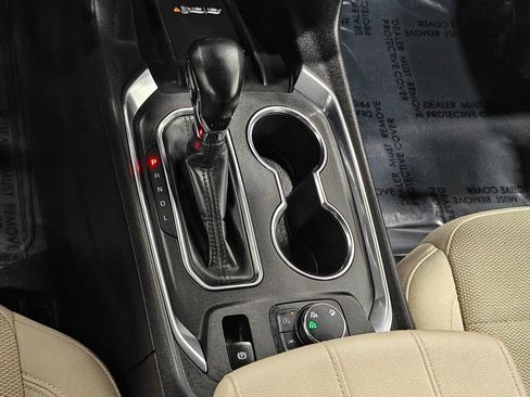 Used 2022 Chevrolet Traverse LT image 9