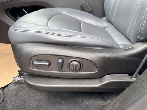 Used 2024 Buick Enclave Essence AWD/4WD image 11