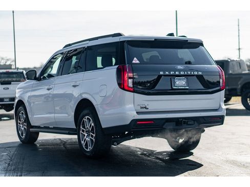 New 2026 Ford Expedition Active image 3