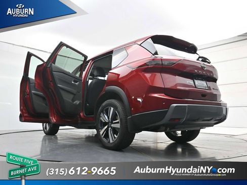 Used 2024 Nissan Rogue SL w/ SL Premium Package AWD/4WD image 35