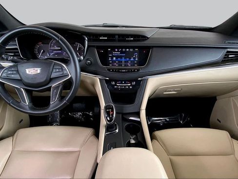 Used 2017 Cadillac XT5 FWD image 16