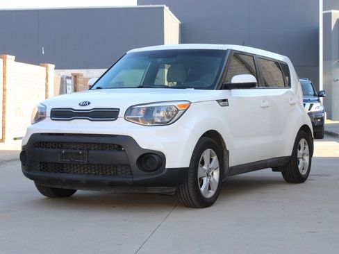 Used 2019 Kia Soul w/ Convenience Package image 2