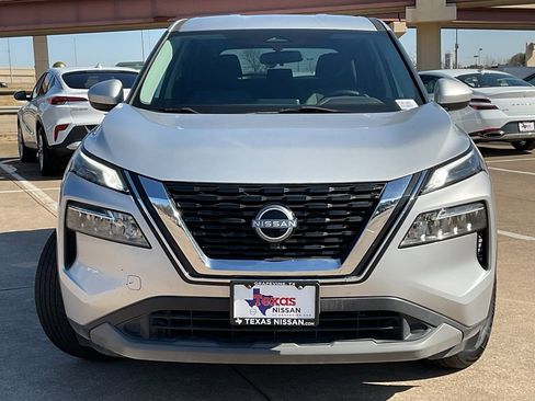 Used 2023 Nissan Rogue SV image 3