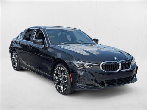 Certified 2025 BMW 330i Sedan w/ Convenience Package image 6