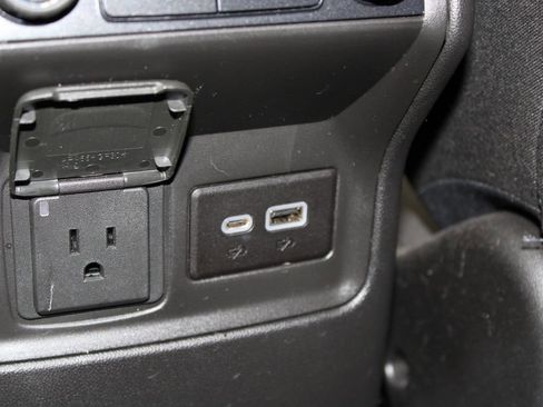 Used 2022 GMC Acadia SLE w/ Driver Convenience Package image 21