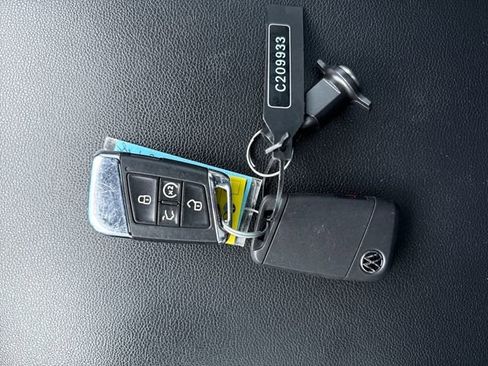 Used 2022 Volkswagen Atlas Cross Sport SEL R-Line image 32