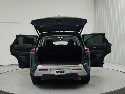 Used 2025 Nissan Pathfinder SL w/ SL Premium Package FWD image 14