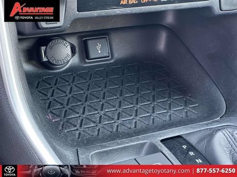 Used 2021 Toyota RAV4 LE AWD/4WD image 33