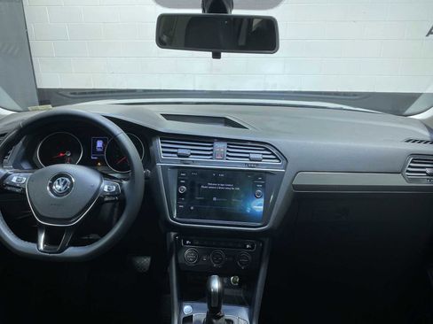 Used 2020 Volkswagen Tiguan SE w/ Panoramic Sunroof Package image 10