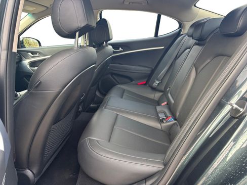 Used 2023 Genesis G70 2.0T image 13