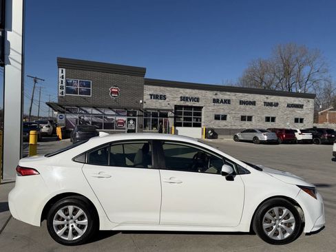 Used 2020 Toyota Corolla LE image 7