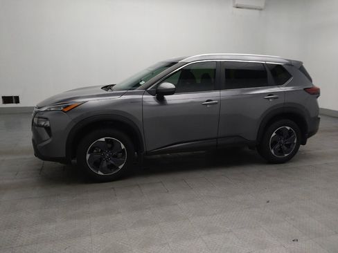 Used 2024 Nissan Rogue SV w/ SV Premium Package FWD image 2