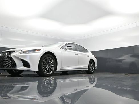 Used 2020 Lexus LS 500 w/ Interior Upgrade Package image 38