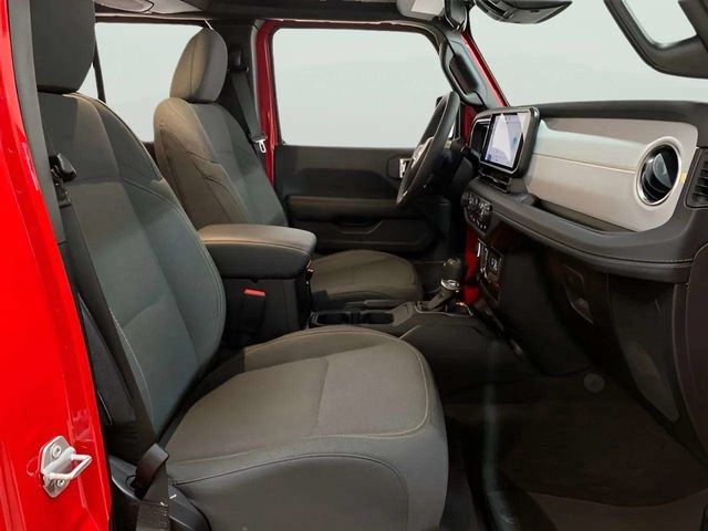 Used 2025 Jeep Wrangler Unlimited Sahara w/ Safety Group AWD/4WD image 23