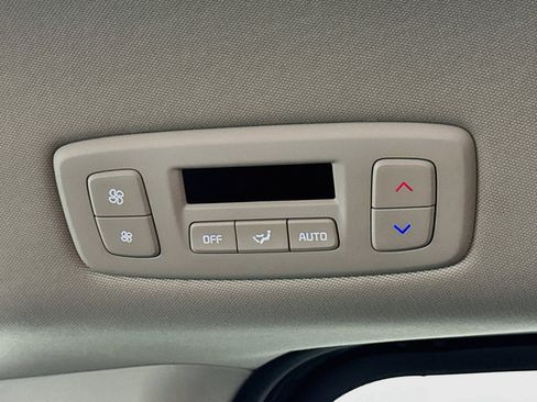 Used 2025 Kia Carnival FWD image 26