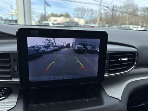 Used 2020 Ford Explorer XLT w/ Equipment Group 202A AWD/4WD image 38