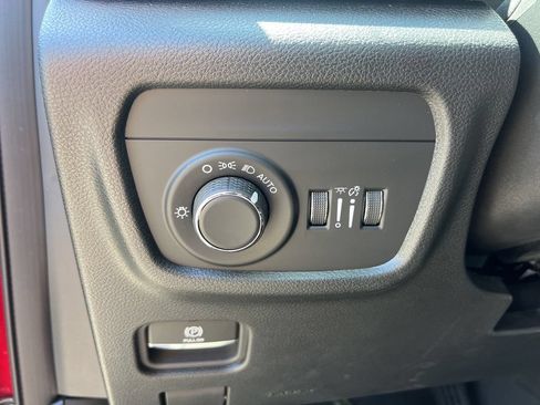 Used 2025 Jeep Grand Cherokee L Laredo AWD/4WD image 11