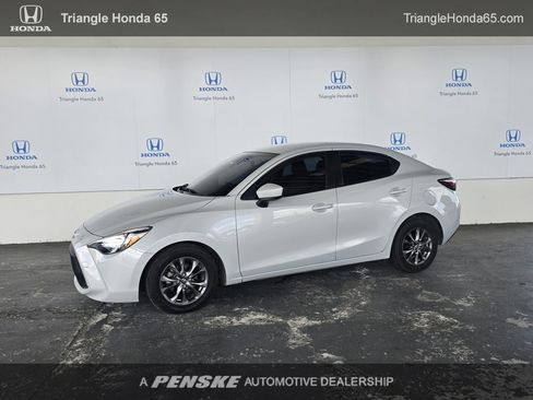 Used 2020 Toyota Yaris LE image 1