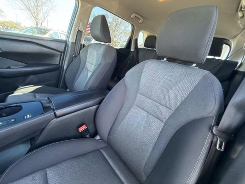 Used 2024 Nissan Rogue SV image 20
